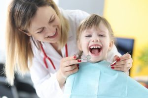 How to Pull Out a Tooth for a Child extraction